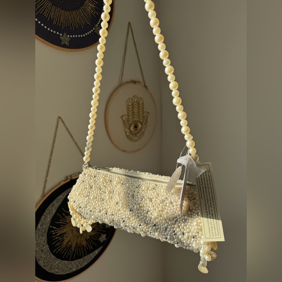 Viral Pearl Beaded Shell Shoulder Bag
